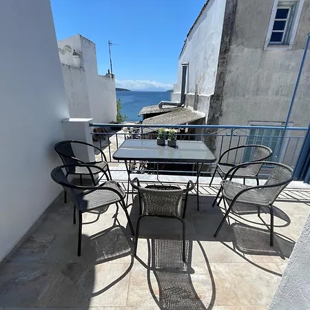 Central House In Old Port Of Skiathos. Buitenkant foto